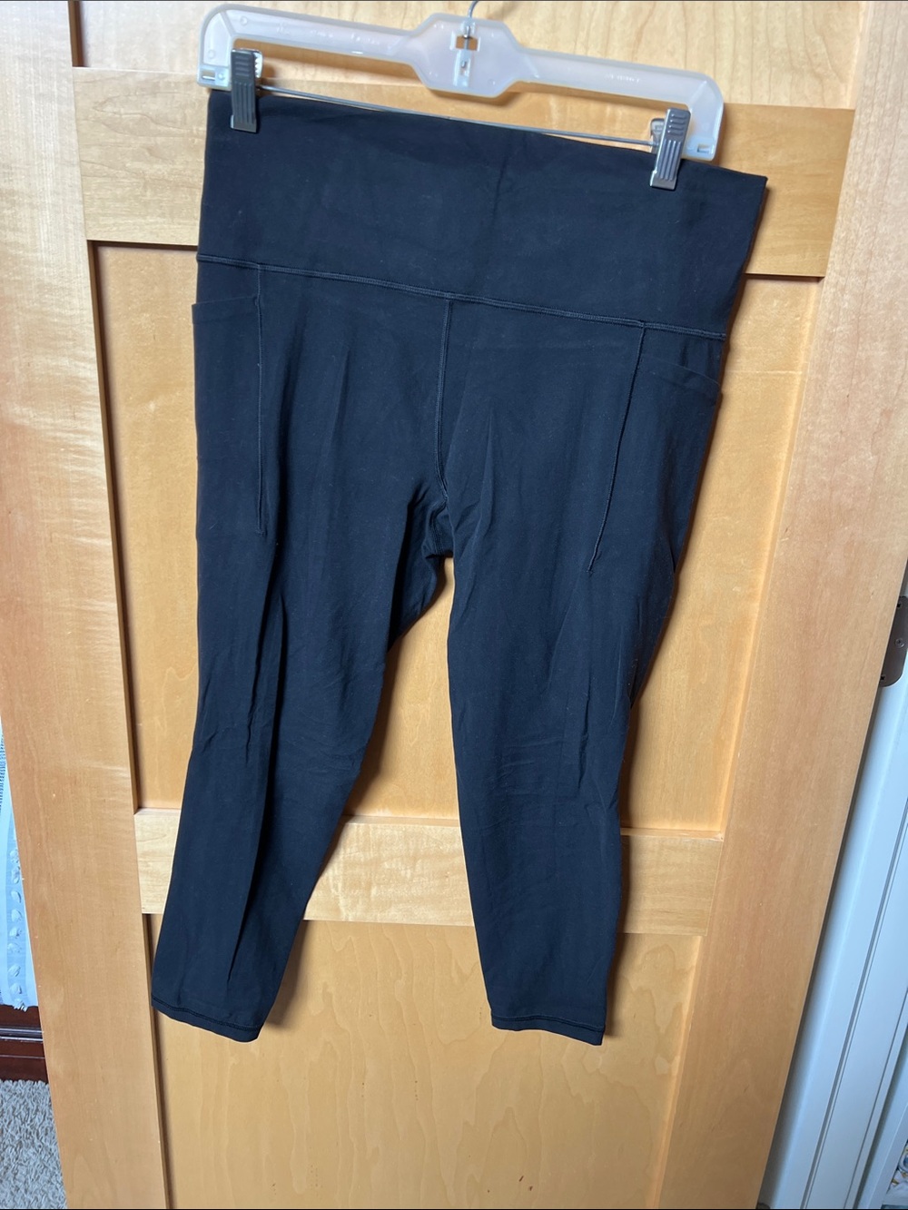 Athleta Black 7/8 Tight with Stash Pocket